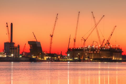 De grote zeesluis in IJmuiden bij zonsopkomst. Foto: Marc Brink, BK ingenieurs