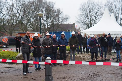 eerste sloophandeling Heerenhage door wethouder Jaap van Veen, Heerenveen.