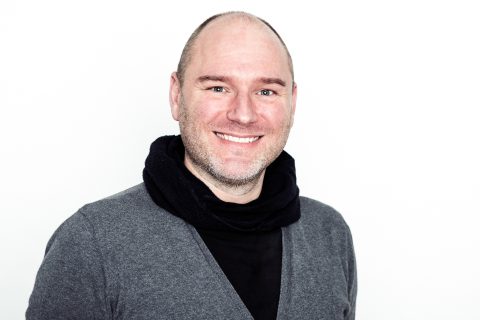 Xander Worrell, toezichthouder asbestsloop bij BK ingenieurs, aan het werk bij Shell in Den Haag